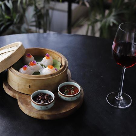 Radisson Jaipur City Center Dış mekan fotoğraf Dim sum and wine