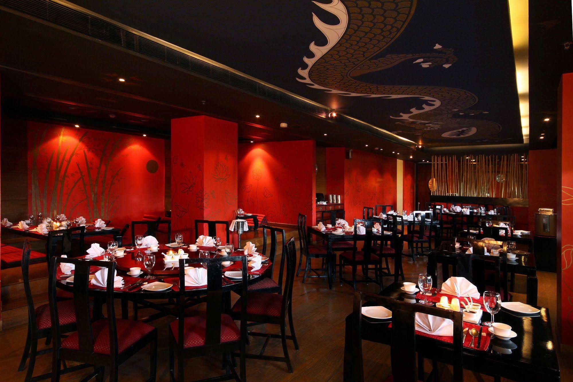 Radisson Jaipur City Center Restoran fotoğraf Interior of a restaurant in Dubai